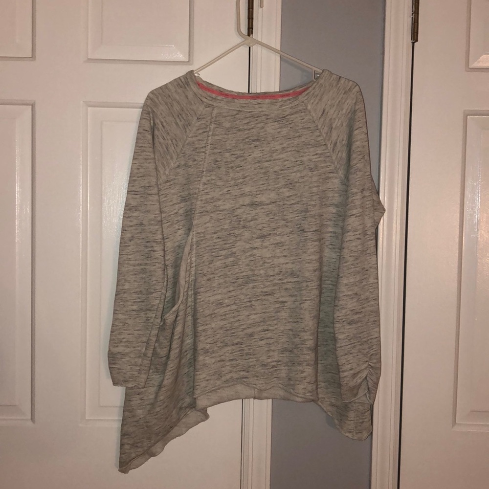 gray and white calvin klein long-sleeve sweater